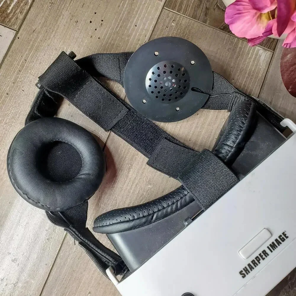 Sharper Image Virtual Reality Smartphone Wireless Bluetooth Viewer w/ Headphones